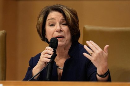 La senadora demócrata Klobuchar anuncia candidatura a gobernadora de Minnesota tras retiro de Walz