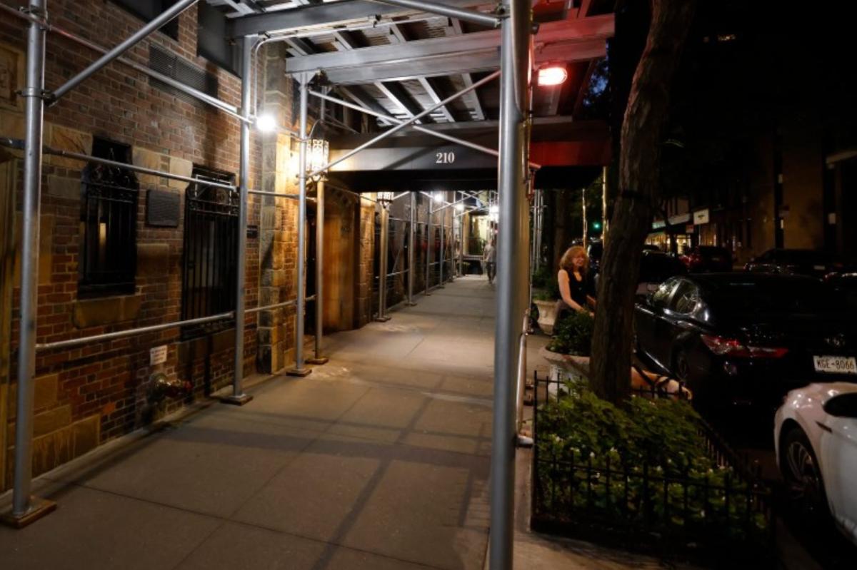 Patient stabbed home health aide in fight over oxygen mask inside posh NYC apartment: sources