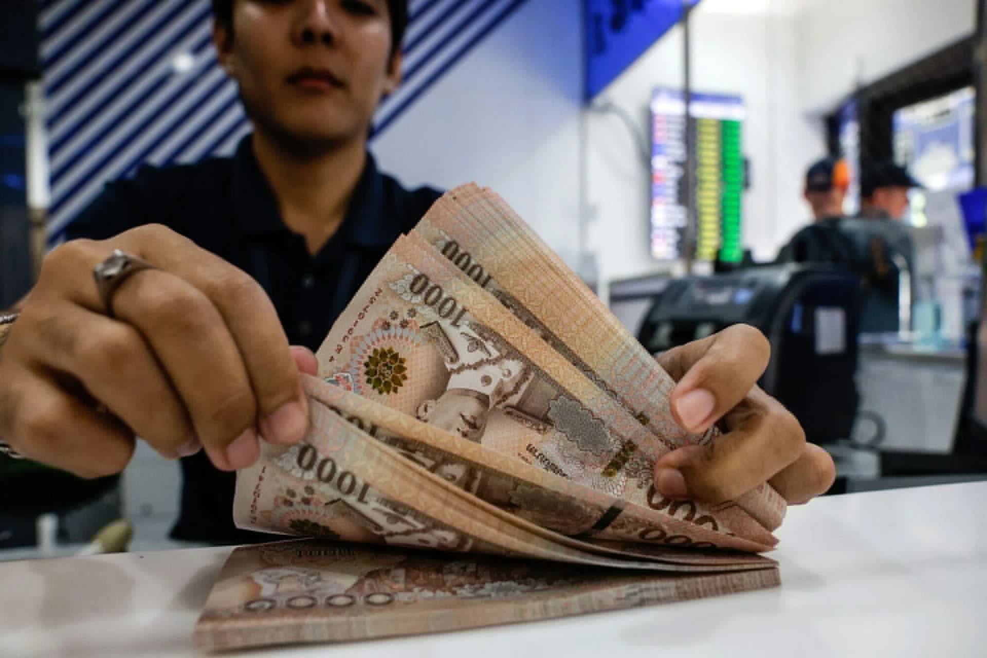 Thai Baht Hits 15-Month Low as Oil Prices and Dovish BoT Weigh on THB