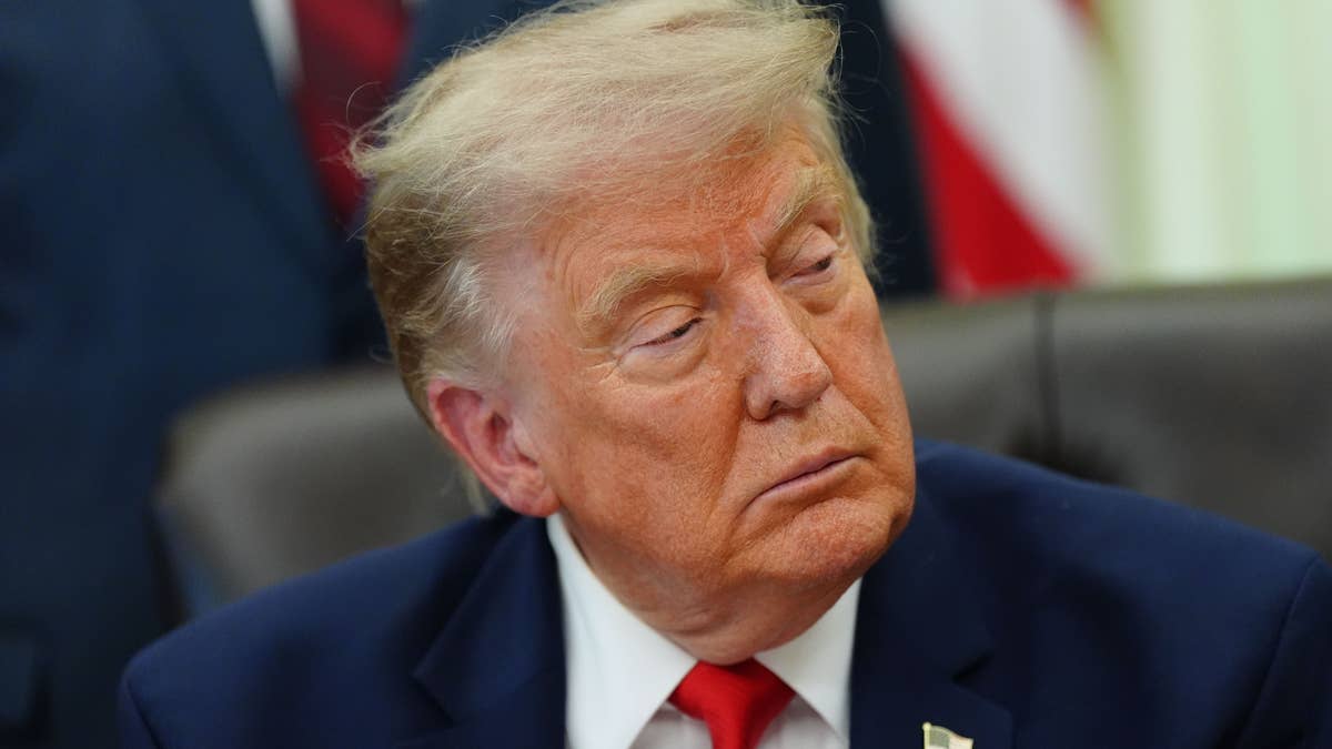 Trump stäms för premiumtjänst