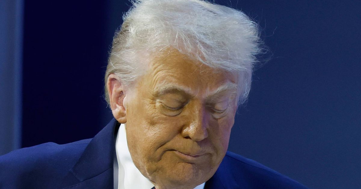 Donald Trump issued terrifying dementia warning as doctor says 'all signs point' to disease