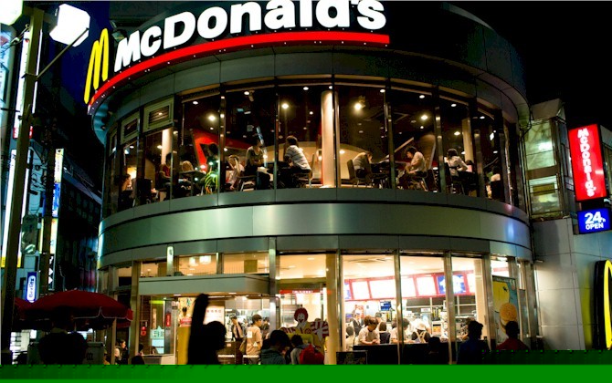 McDonald's zveřejnil výsledky – gigant ve stagnaci? Wall Street reaguje na zprávu