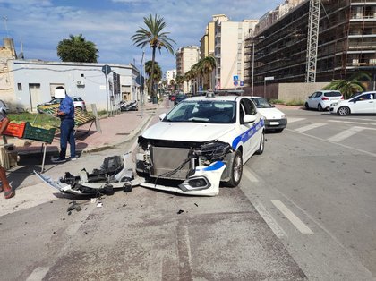 Marsala: auto della Polizia Municipale contro un'altra vettura nella zona del porto