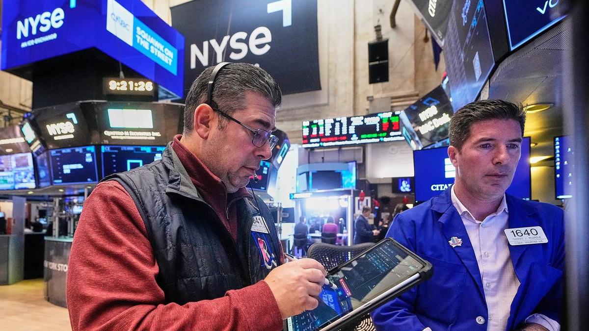 Wall St rises ahead of Fed decision, Big Tech earnings