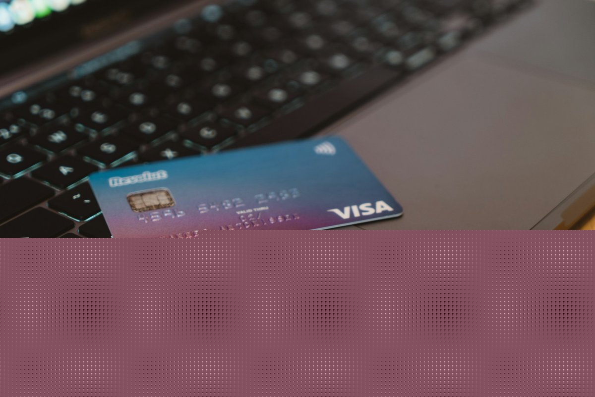 米Visa、AI自動化を背景に技術部門など約2,600人を削減へ