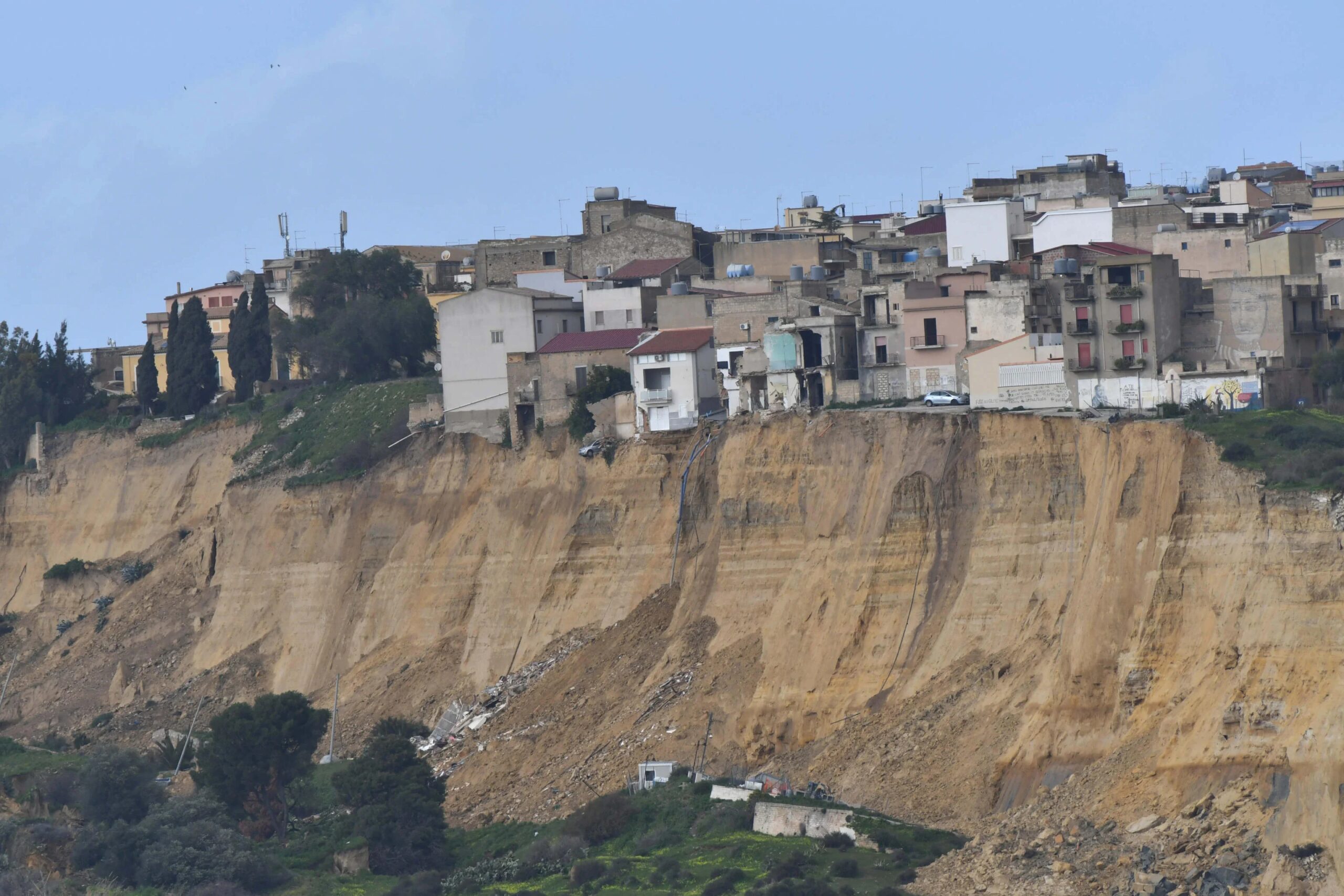 Landslide in Niscemi, over 1,300 displaced: Musumeci proposes an administrative investigation