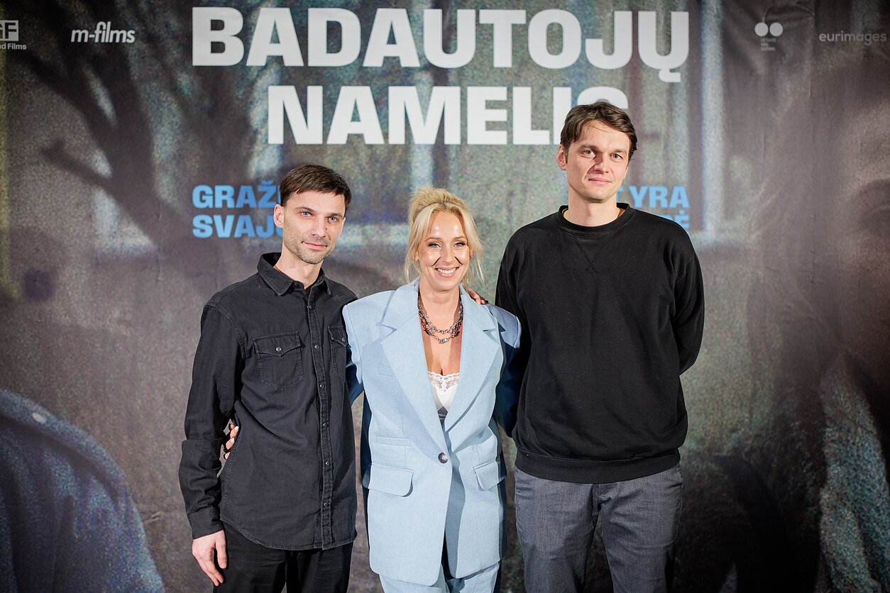 Pristatytas režisieriaus Karolio Kaupinio filmas „Badautojų namelis“