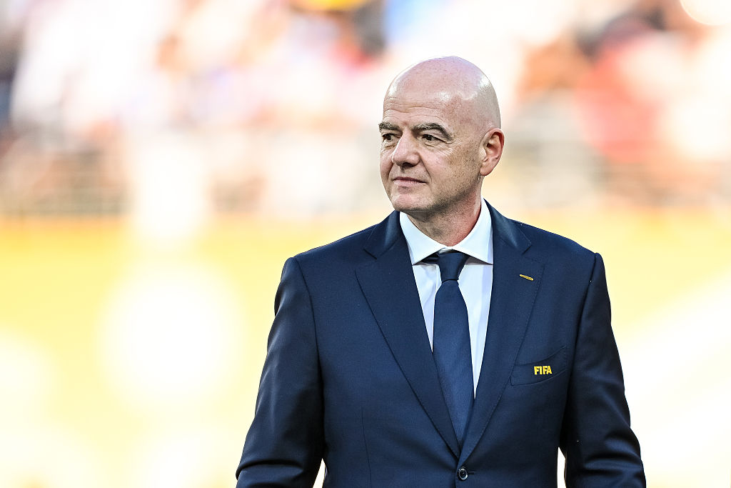 Infantino sotto assedio. La Uefa lo vuole fuori (e lui cerca appoggio da Trump)