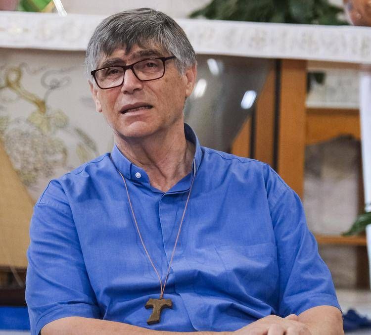 Don Maurizio Patriciello minacce camorra: fazzoletto con proiettile