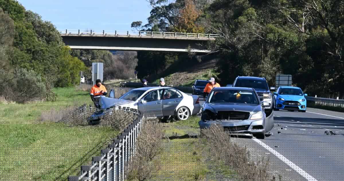 Two-car crash closes one lane of Western Freeway in Bungaree