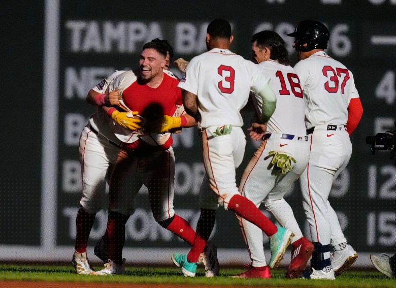 Red Sox beat White Sox in 13th inning for 8th straight win
