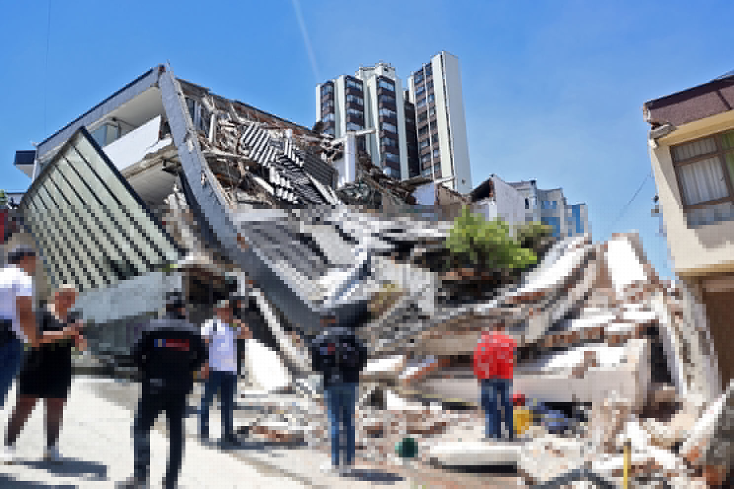 Scores killed as powerful quake rocks Colombia
