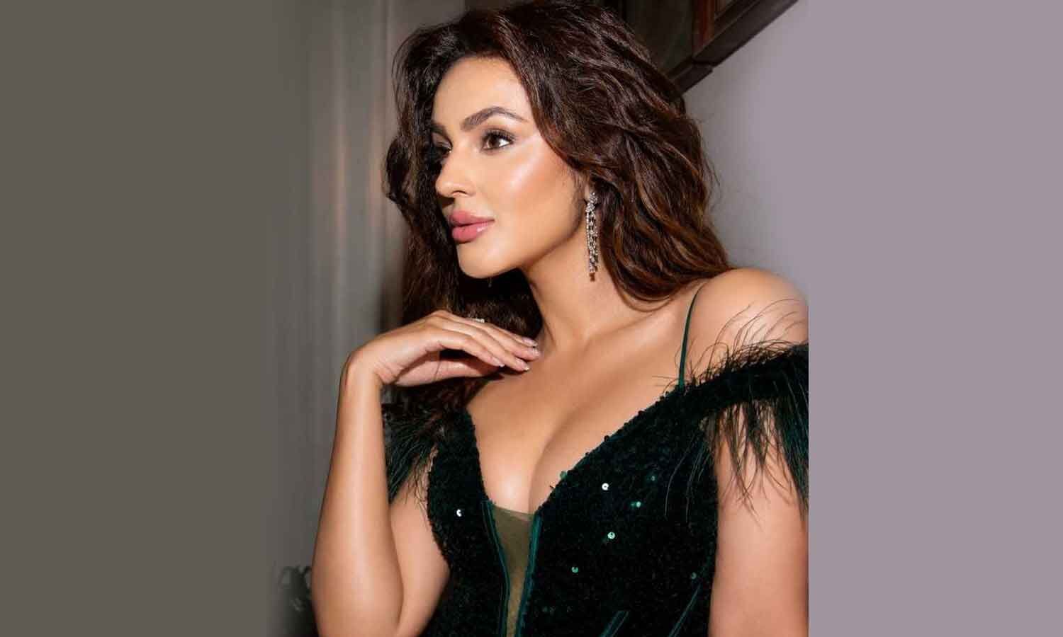 Seerat Kapoor grabs attention with gorgeous look