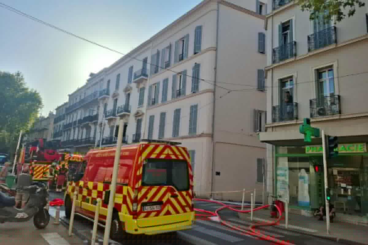Un feu se déclare au petit matin dans un immeuble d’un quartier de Toulon : un important dispositif déployé sur place