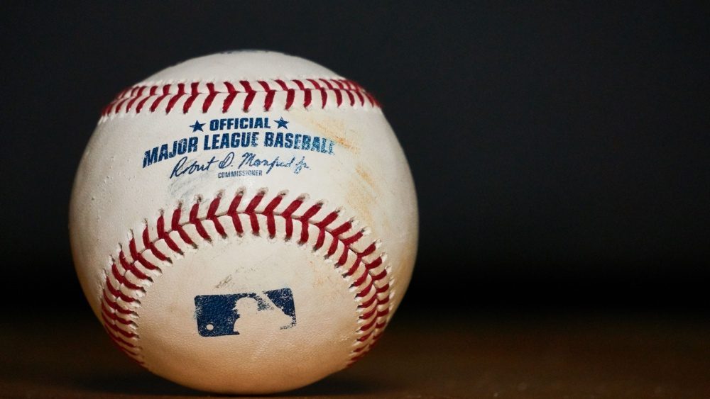 MLB Wild Card games: Dodgers sweep Reds to advance; Guardians, Padres, Yankees all tie series