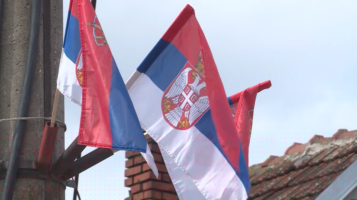 (VIDEO) Kod Otočca zapalili zastavu Srbije uoči obeležavanja akcije "Oluja"