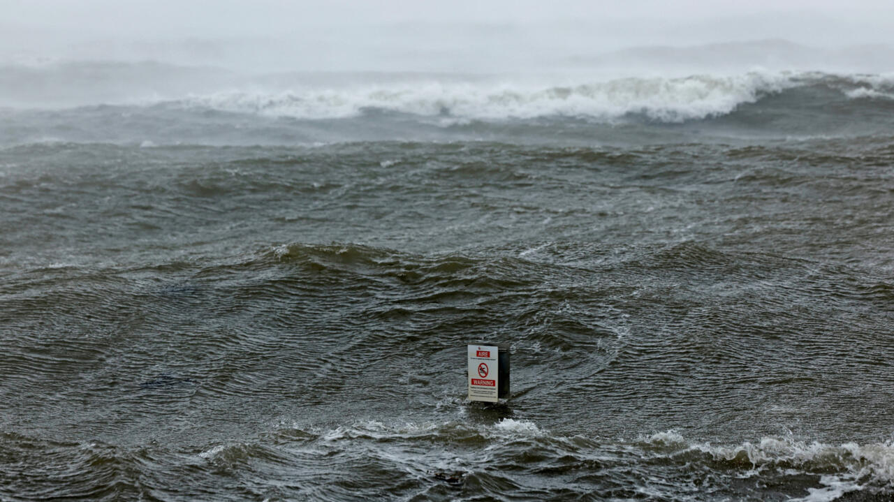 Tempête Amy : deux morts dans le nord de la France, six départements en vigilance orange
