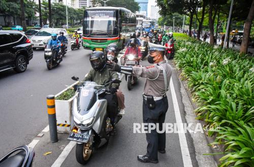 Dilema Pramono: Pesepeda yang Kaji Hapus Jalur Sepeda