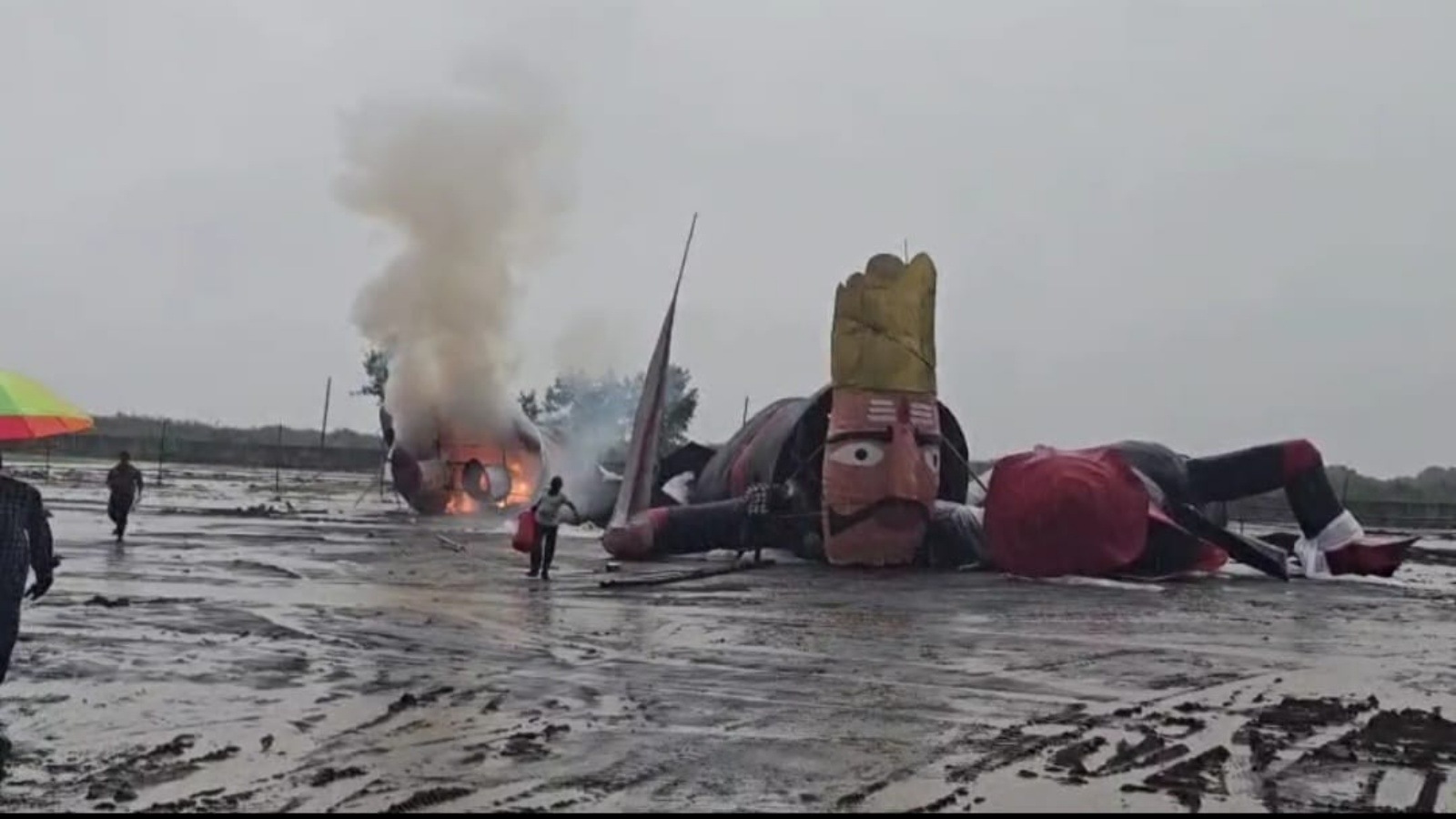 Rain brings down Raavan effigy in Gandhidham, organisers save the day – by setting it on fire in prone position