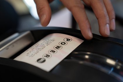 Bill to let Alabamians vote on whether they want lottery, sports betting coming soon, senator says