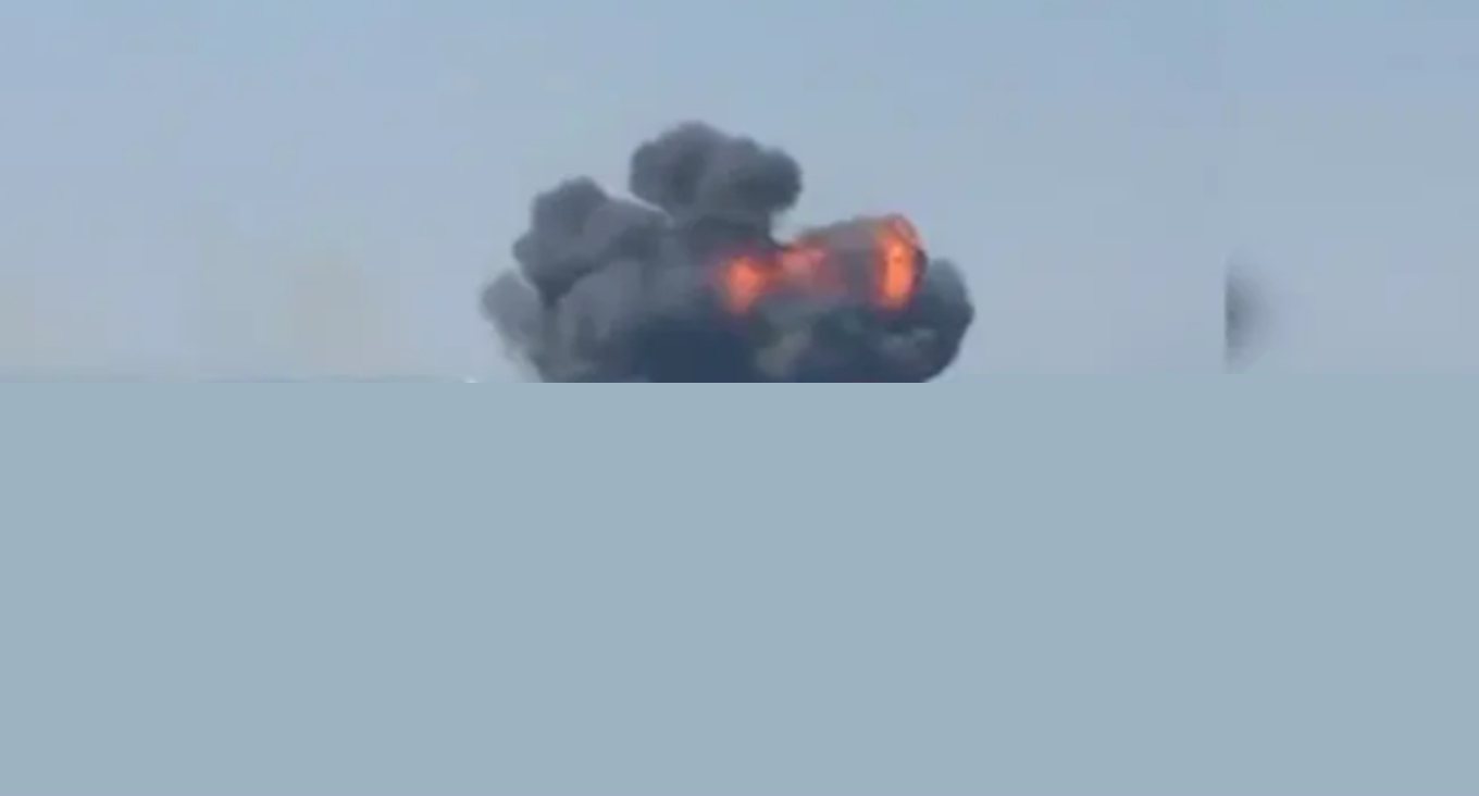 VIDEO/ Rrëzohet një F-16 në Turqi dhe shpërthen në flakë, piloti shpëton pas katapultimit