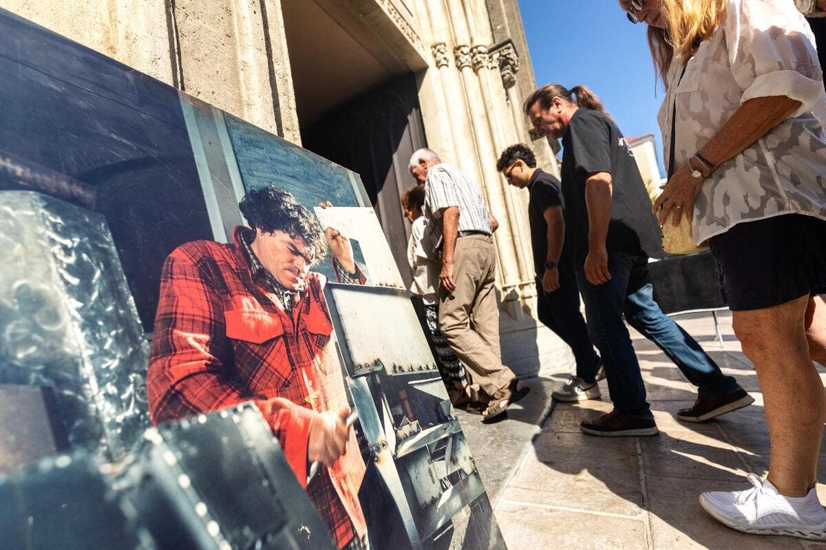 « On va lui dire au revoir à la façon des artistes, en l’applaudissant » : un dernier adieu a été rendu au sculpteur Beppo à Draguignan ce jeudi