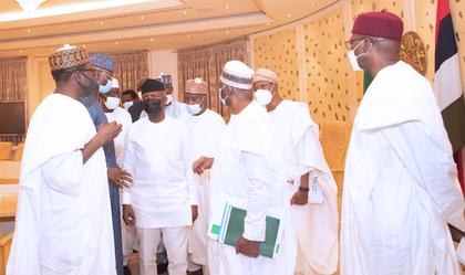 PHOTOS – Insecurity: Buhari Holds Security Meeting With Service Chiefs