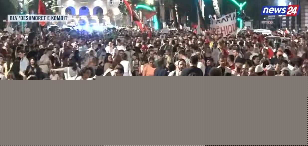 VIDEO/ Shqiptarët në revoltë prej 54 ditësh, kërkojnë dorëheqjen e panegociueshme të Ramës, nis marshimi në rrugët e Tiranës