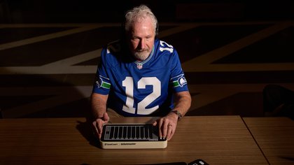 Some blind fans to experience Super Bowl with tactile device that tracks ball