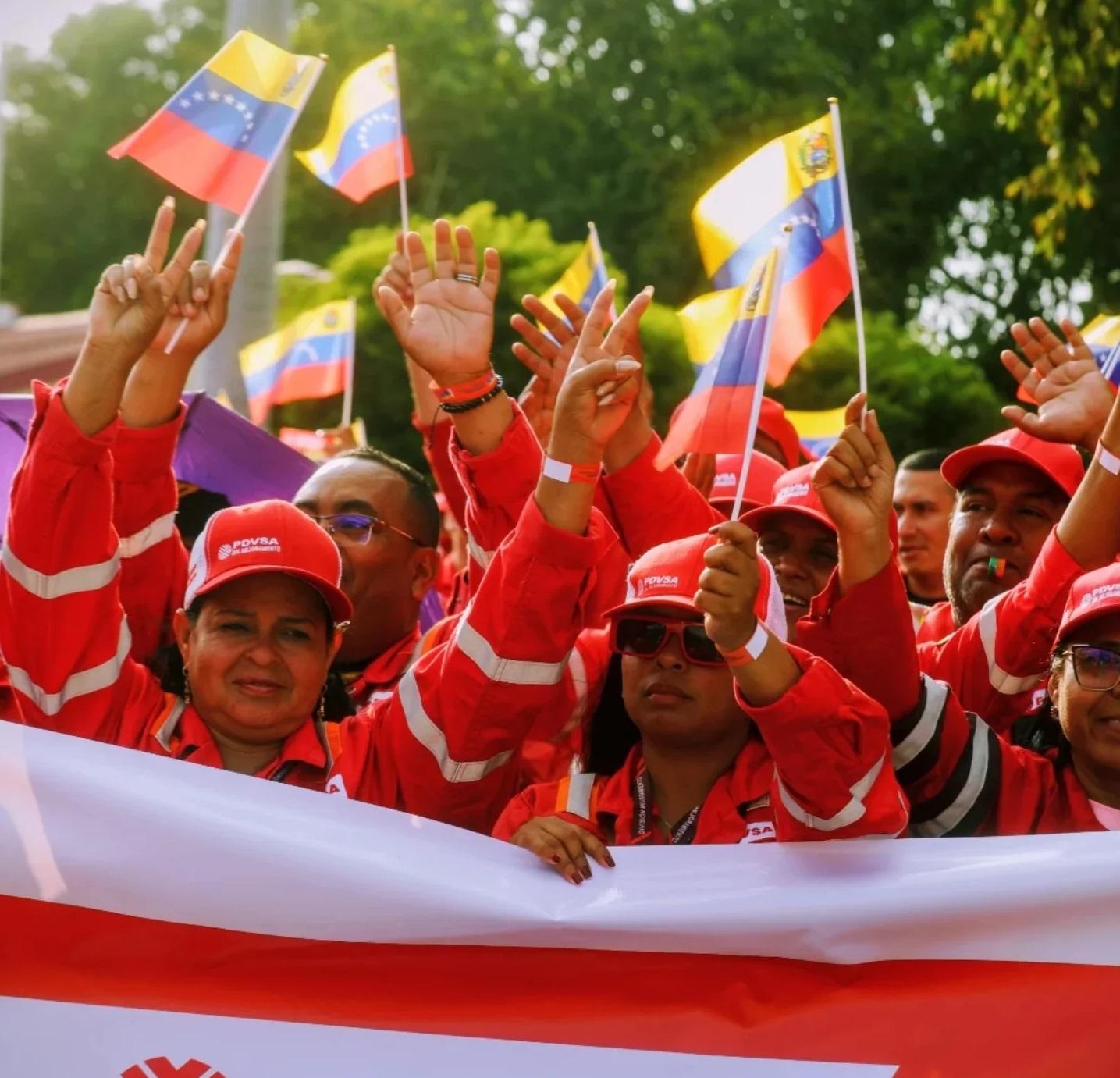 Trabajadores petroleros se movilizan en apoyo a la Reforma Parcial de la Ley de Hidrocarburos
