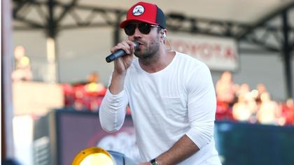 Sam Hunt earns 11th No. 1 on country radio with “Country House’