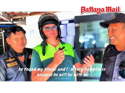 Small act, big impression as Pattaya officers return lost phone to tourist