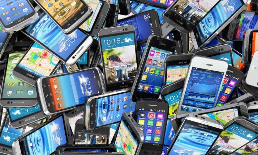 Americans downgrade need for new phones