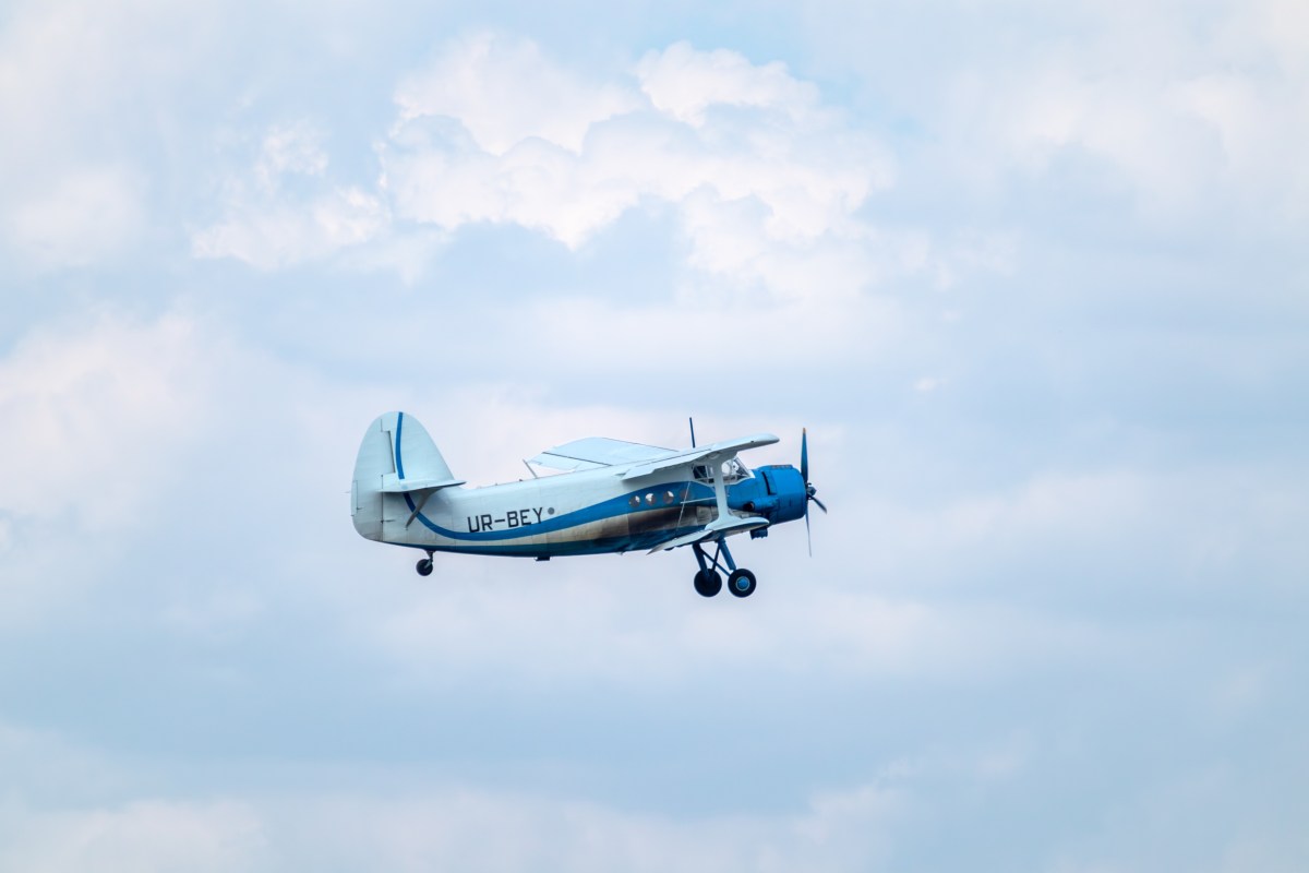 Muere una persona tras estrellarse una avioneta cerca del aeropuerto de Chandler, Arizona