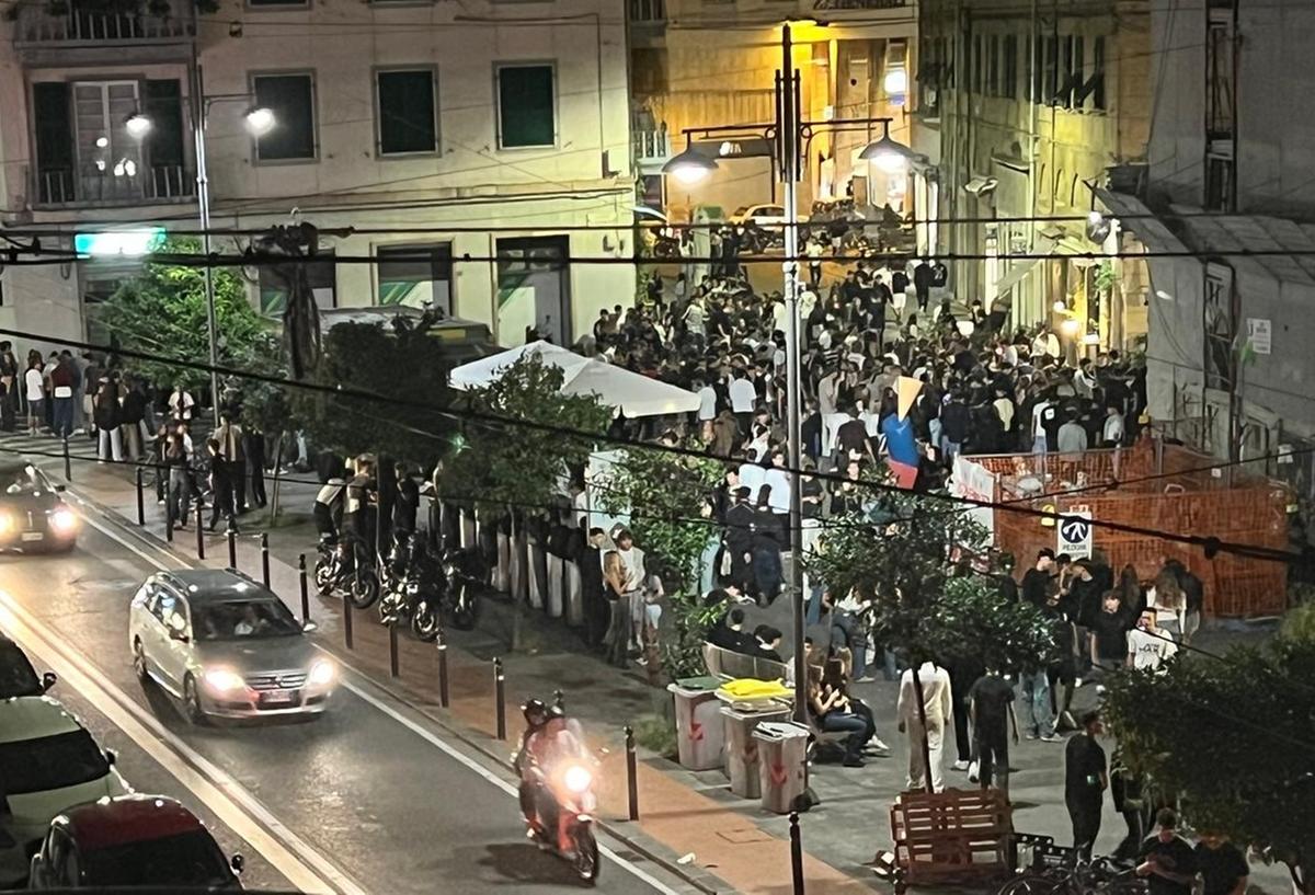 Shottini fino all’alba e piazza Cesare Battisti si sveglia ogni sabato nel degrado