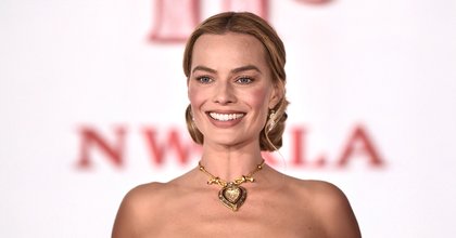 Margot Robbie Wears Elizabeth Taylor’s Iconic Taj Mahal Diamond Necklace At Wuthering Heights Premiere