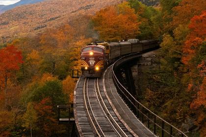 Michigan's Best Scenic Train Tours To Enjoy Fall Colors This Year