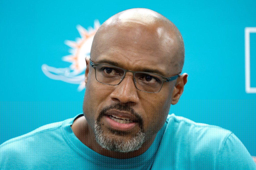 Dolphins DC, Saratoga Springs native, Anthony Weaver sends impassioned message of playing with violence