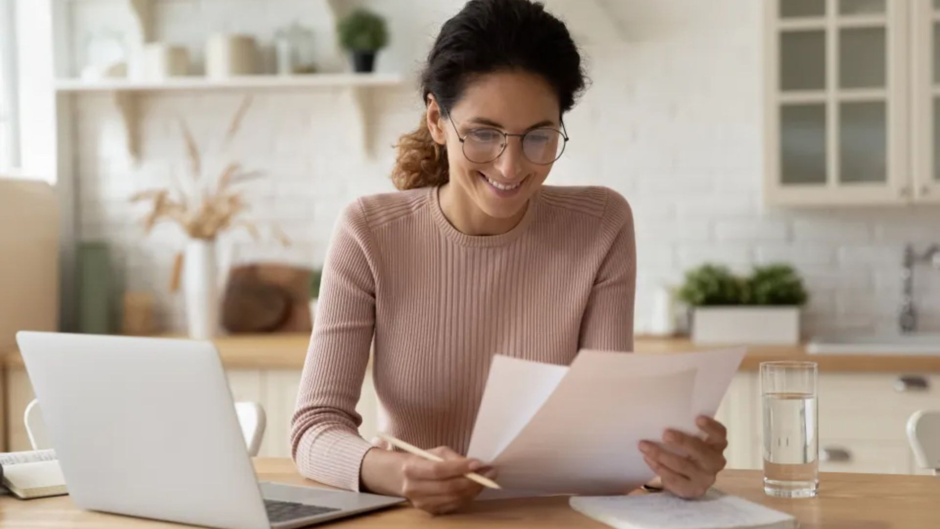 IRS drops ‘sneak peek’ at 2025 claim form with new deductions for tips and overtime
