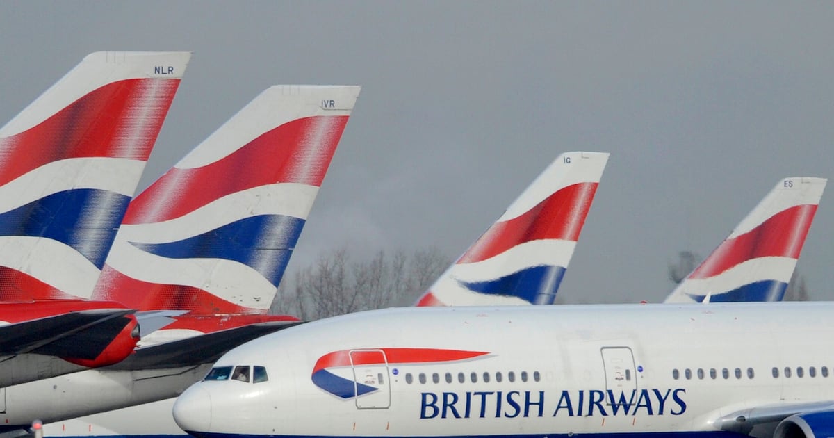 Plane Comes Seconds From Disaster Over Royal Castle