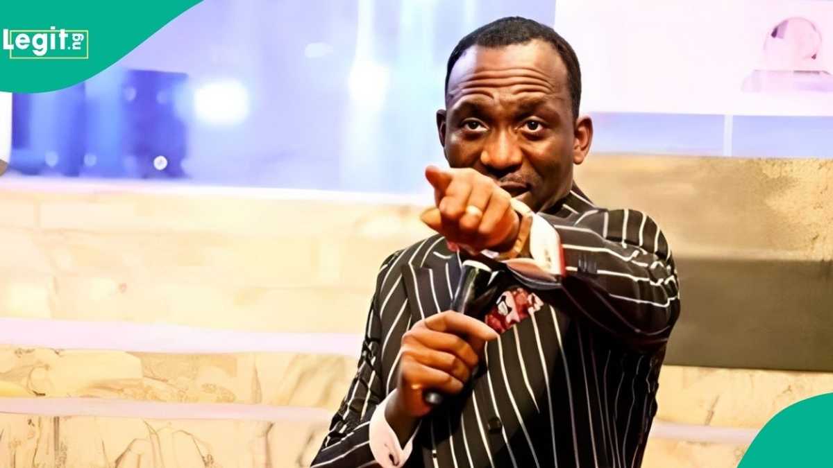 Viral video captures Pastor Paul Enenche sharing suya in church, Nigerians react