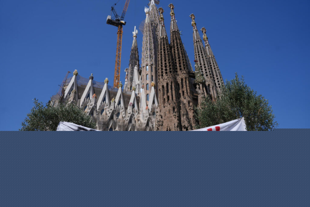 Treballadors de la Sagrada Família fan vaga per denunciar les condicions laborals i climatològiques extremes