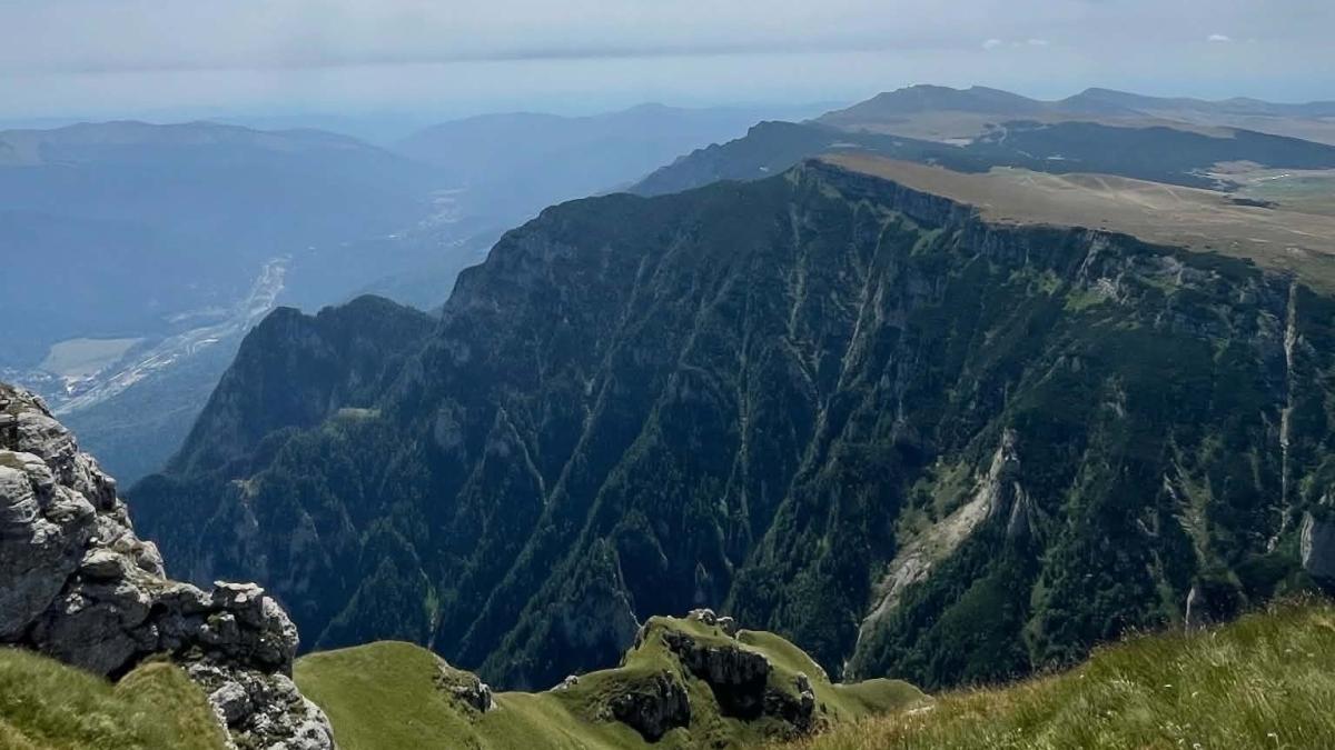 Ghid montan, cercetat penal după moartea unui cursant și rănirea altor trei în masivul Caraiman