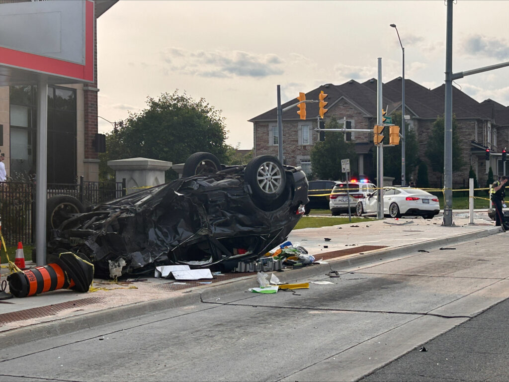 2 injured in 3-vehicle crash in Brampton