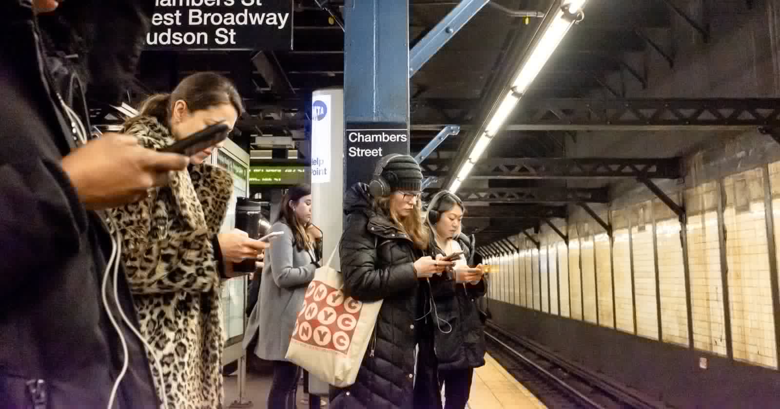 Is all that scrolling really dulling your attention? Researchers combed 71 studies — the link is real, but how compulsively you scroll matters more than how long