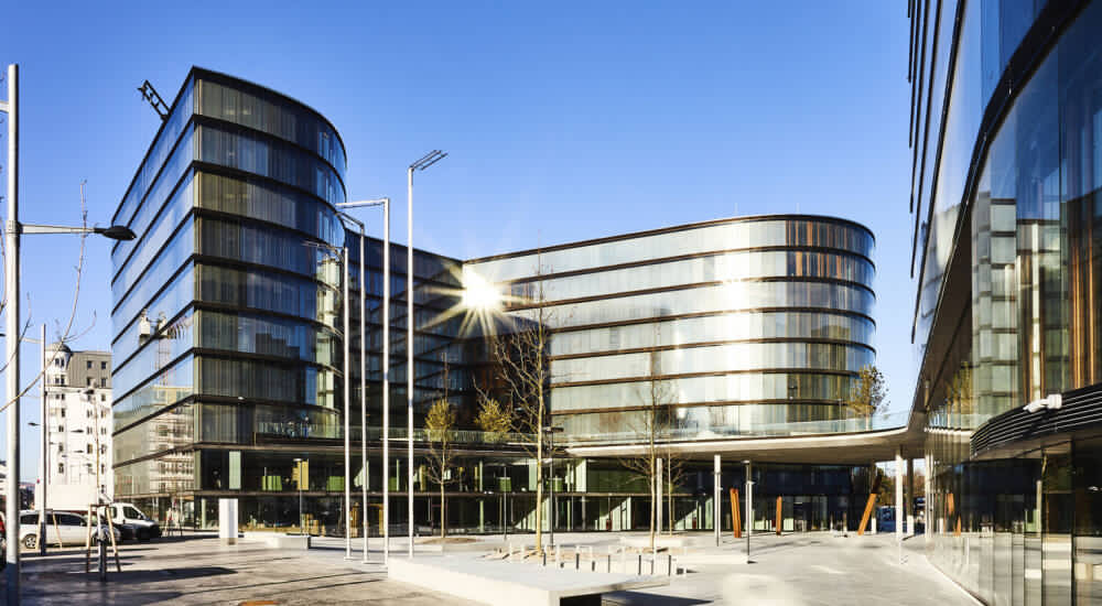 Erste Group steigert Nettogewinn im Halbjahr auf 2 Mrd. Euro - Ausblick angepasst