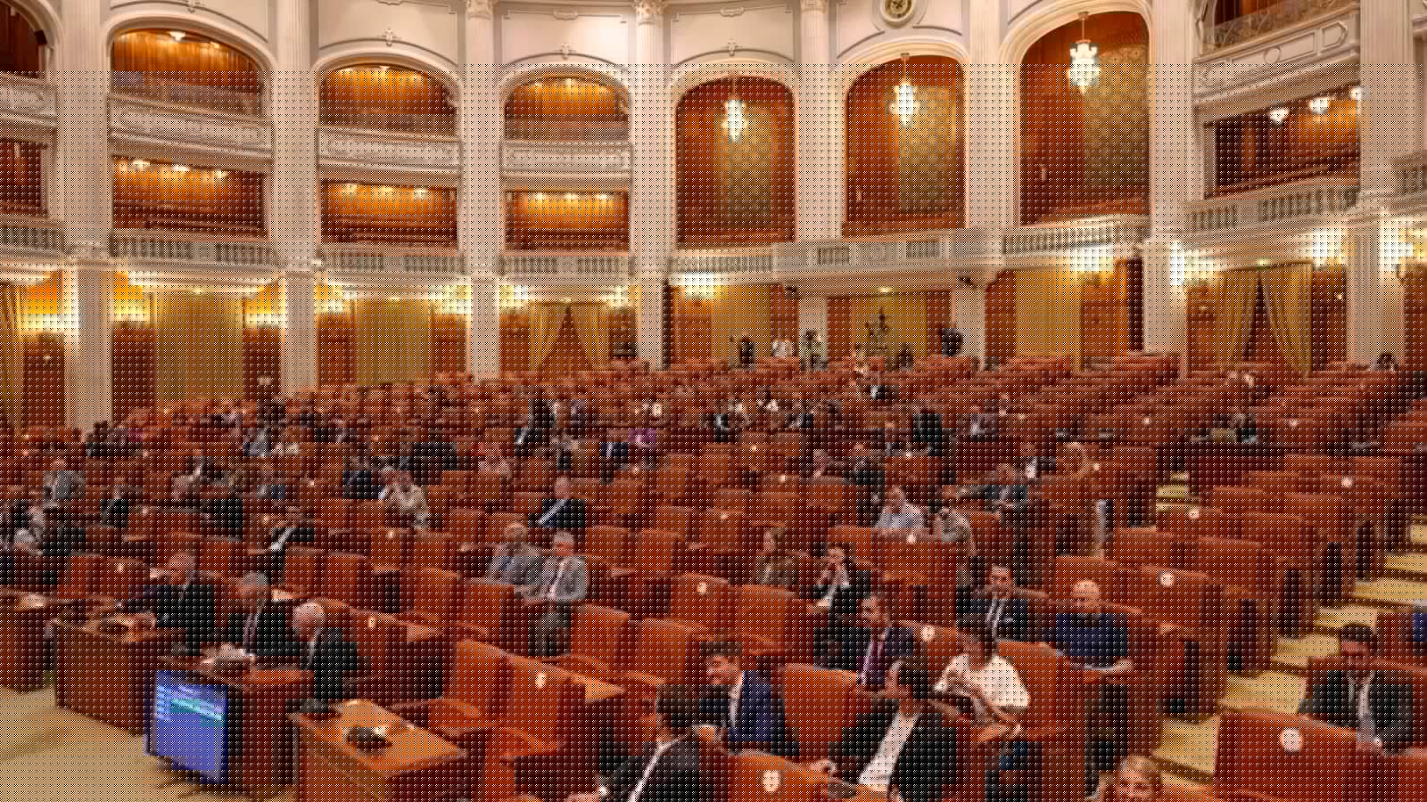 Legea pentru plata datoriilor la Pfizer a fost adoptată de Parlament: USR, PNL, PSD și AUR s-au certat