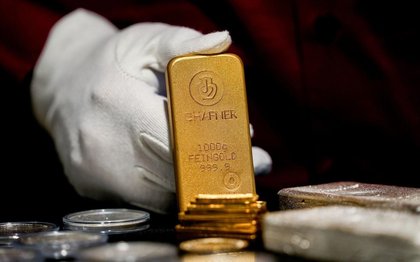 Gold prices plunge as market enters ‘dangerous phase’
