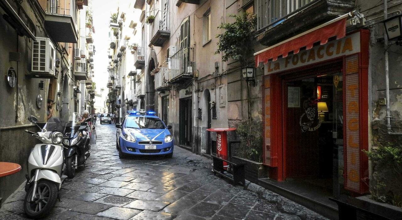 Napoli, l&rsquo;appello di residenti e ristoratori: &laquo;Pi&ugrave; divise: serve un presidio fisso&raquo;