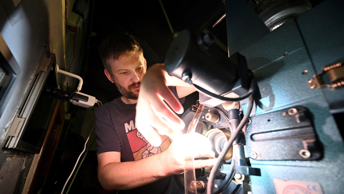 "L'Odyssée" : ce cinéma toulousain ressuscite son projecteur argentique 35 mm pour projeter le nouveau film de Christopher Nolan
